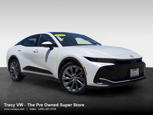 Oxygen White 2023 Toyota Crown Limited