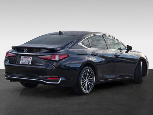 2024 Lexus ES 300h Base