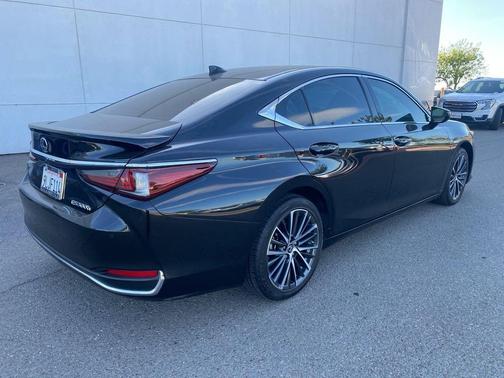 2024 Lexus ES 300h Base