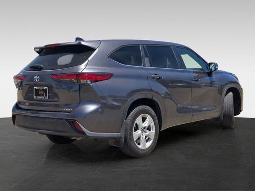 Magnetic Gray Metallic 2023 Toyota Highlander LE