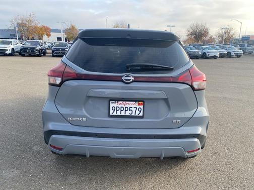 2023 Nissan Kicks SR