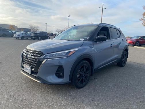 2023 Nissan Kicks SR