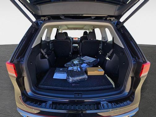 Deep Black Pearl 2026 Volkswagen Atlas Peak Edition