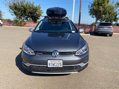 Platinum Gray Metallic 2017 Volkswagen Golf Alltrack TSI SE