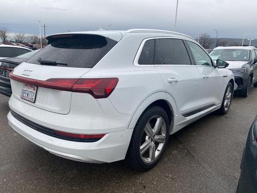 2019 Audi e-tron Premium Plus
