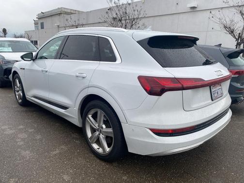 2019 Audi e-tron Premium Plus