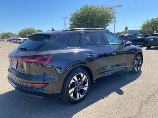2021 Audi e-tron Premium