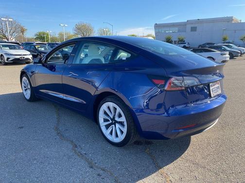 Deep Blue Metallic 2023 Tesla Model 3 Standard Range