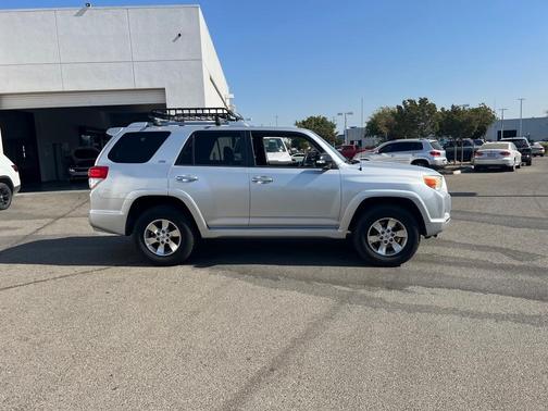 Photo 3 of 12 of 2010 Toyota 4Runner SR5