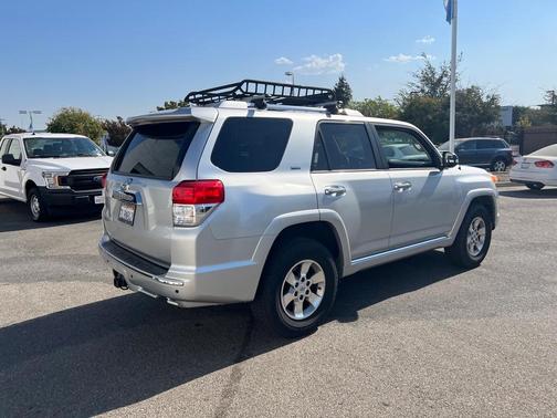 Photo 4 of 12 of 2010 Toyota 4Runner SR5
