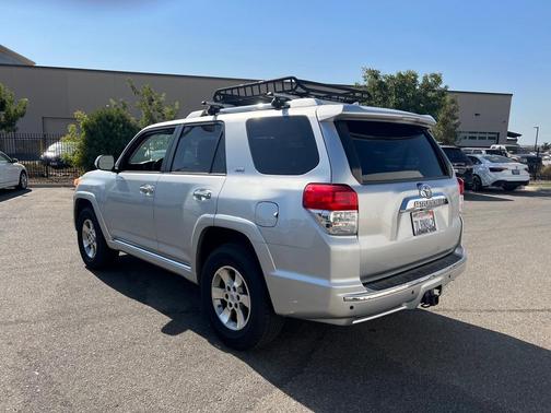 Photo 5 of 12 of 2010 Toyota 4Runner SR5