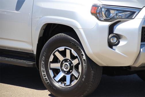 Photo 4 of 21 of 2021 Toyota 4Runner TRD Off Road Premium