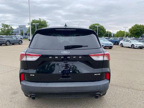 AGATE BLACK METALLIC 2022 Ford Escape SE