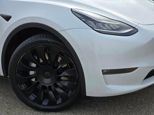 2022 Tesla Model Y Long Range Dual Motor All-Wheel Drive