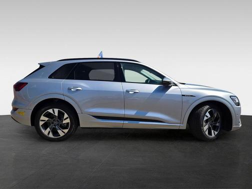 2022 Audi e-tron Premium