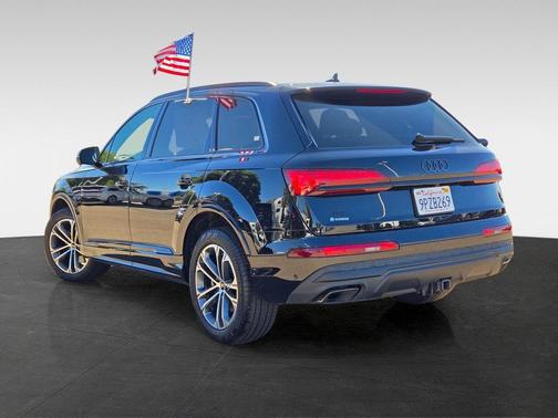 2025 Audi Q7 45 Premium Plus