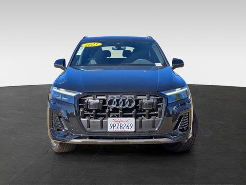 2025 Audi Q7 45 Premium Plus
