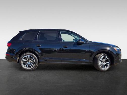 2025 Audi Q7 45 Premium Plus