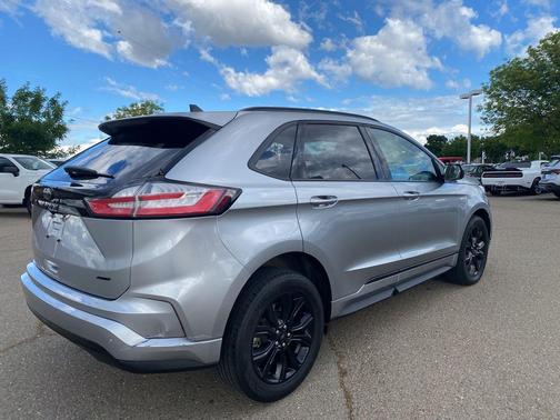 2022 Ford Edge SE