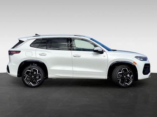 2026 Volkswagen Tiguan 2.0T SEL R-Line 4MOTION