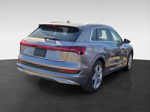 2019 Audi e-tron Premium Plus