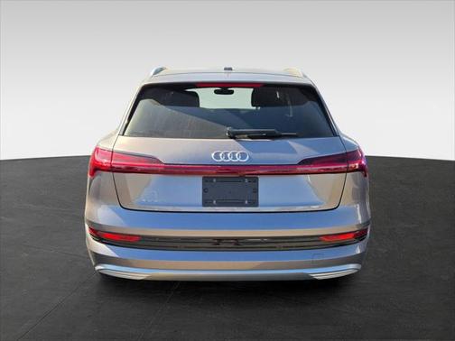 2019 Audi e-tron Premium Plus