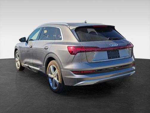 2019 Audi e-tron Premium Plus