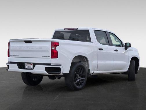 Summit White 2022 Chevrolet Silverado 1500 Custom