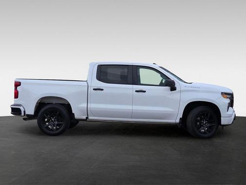 Summit White 2022 Chevrolet Silverado 1500 Custom