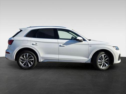 2022 Audi Q5 45 S line Premium Plus