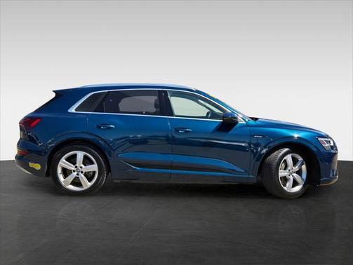 2019 Audi e-tron Premium Plus