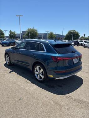 2019 Audi e-tron Premium Plus