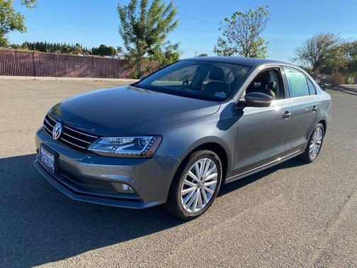2015 Volkswagen Jetta Auto SE w/Connectivity/Navigation