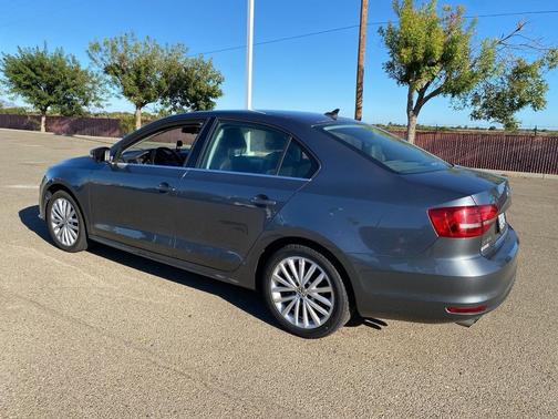 2015 Volkswagen Jetta Auto SE w/Connectivity/Navigation