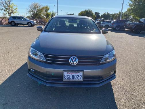 2015 Volkswagen Jetta Auto SE w/Connectivity/Navigation
