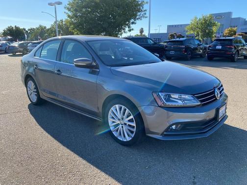 2015 Volkswagen Jetta Auto SE w/Connectivity/Navigation