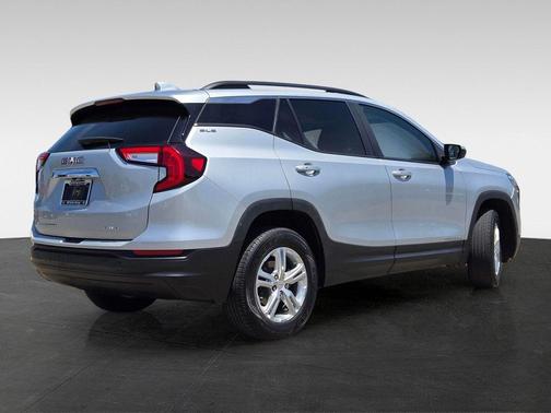 Quicksilver Metallic 2022 GMC Terrain SLE