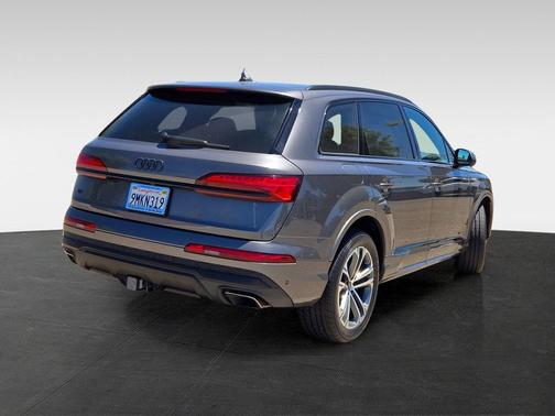 2025 Audi Q7 45 Premium Plus