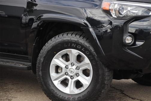 Photo 4 of 21 of 2021 Toyota 4Runner SR5 Premium