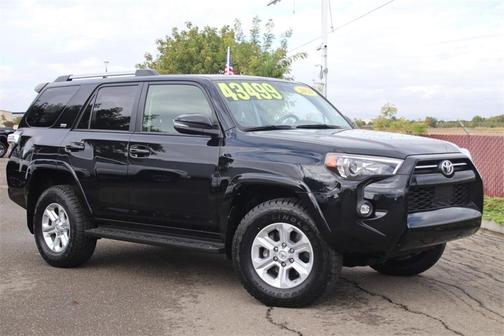 Photo 3 of 21 of 2021 Toyota 4Runner SR5 Premium