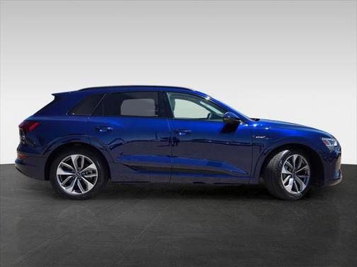 2021 Audi e-tron Premium Plus