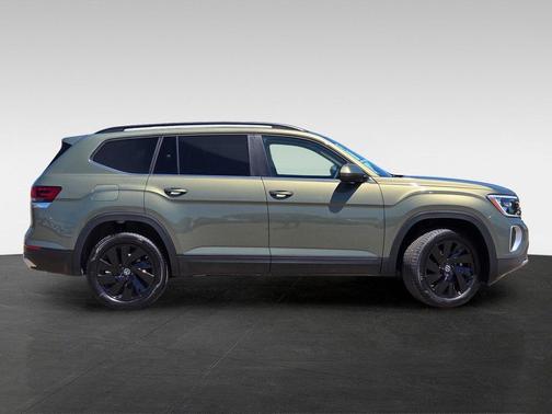 Avocado Green Pearl 2026 Volkswagen Atlas 2.0T SE w/Technology 4MOTION