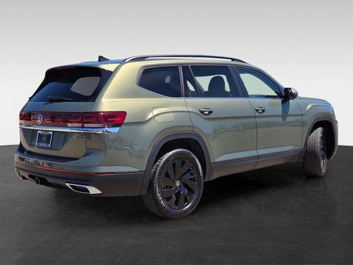 Avocado Green Pearl 2026 Volkswagen Atlas 2.0T SE w/Technology 4MOTION