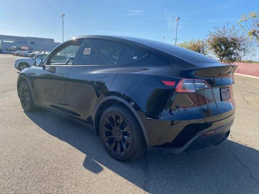 2021 Tesla Model Y Standard Range Rear-Wheel Drive