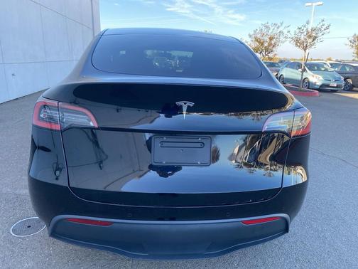 2021 Tesla Model Y Standard Range Rear-Wheel Drive
