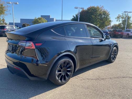 2021 Tesla Model Y Standard Range Rear-Wheel Drive