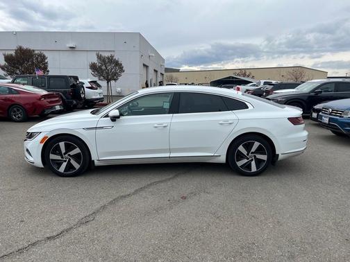 Photo 5 of 10 of 2021 Volkswagen Arteon 2.0T SE
