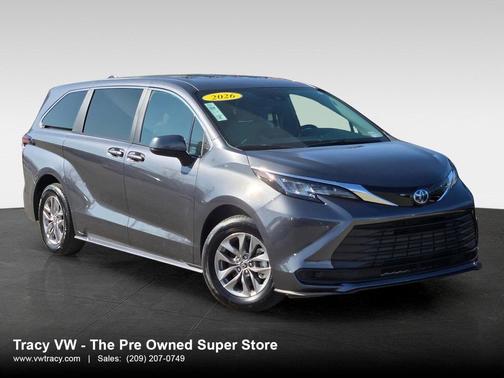 2025 Toyota Sienna LE