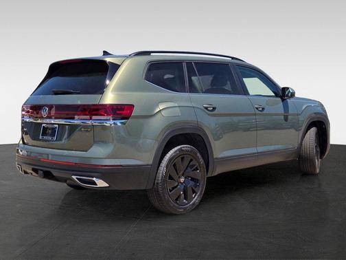 Avocado Green Pearl 2026 Volkswagen Atlas 2.0T SE w/Technology 4MOTION
