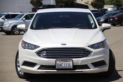 Photo 5 of 21 of 2017 Ford Fusion SE